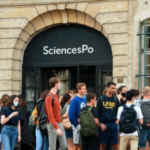 Guide complet du concours Sciences Po Post BAC via Parcoursup Préparer le concours Sciences Po Paris et Bordeaux et le concours IEP province régions grâce à nos prépas annuelles et à nos stages disponiblent sur Paris, Marseille, Lyon, Lille, Toulouse et Bordeaux