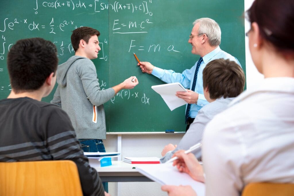 Accompagnement personnalisé sur une année pour réussir le concours GEIPI Polytech avec nos cours et stages de préparation
